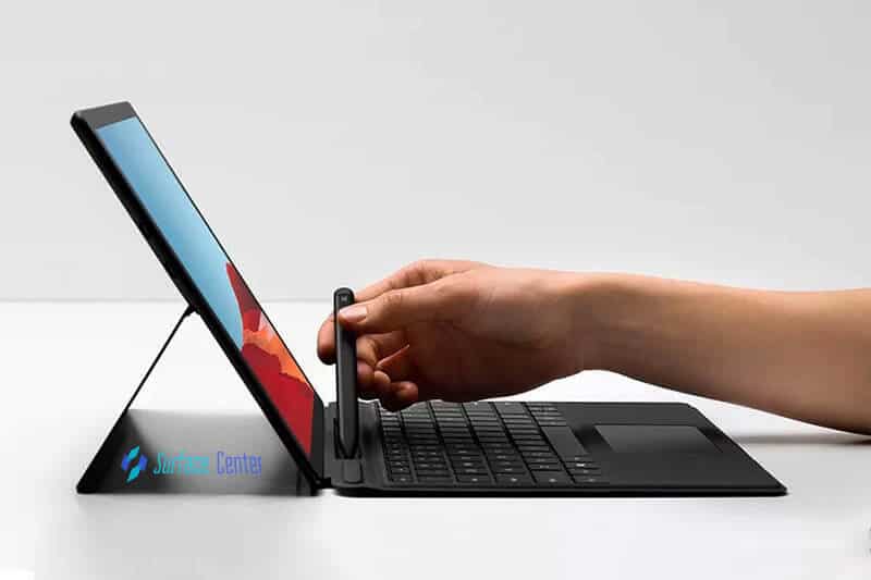 Vỏ bàn phím Type Cover kết nối với Surface Pro X